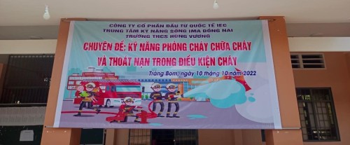 Trường Hùng Vương trải nghiệm chuyên đề vô cùng thiết thực và bổ ích: “ Kỹ năng PCCC và thoát nạn trong điều kiện cháy”. 🧑🏻‍🚒