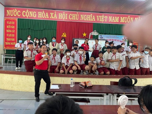 THCS Huỳnh Thúc Kháng kết thúc năm học thật ấn tượng