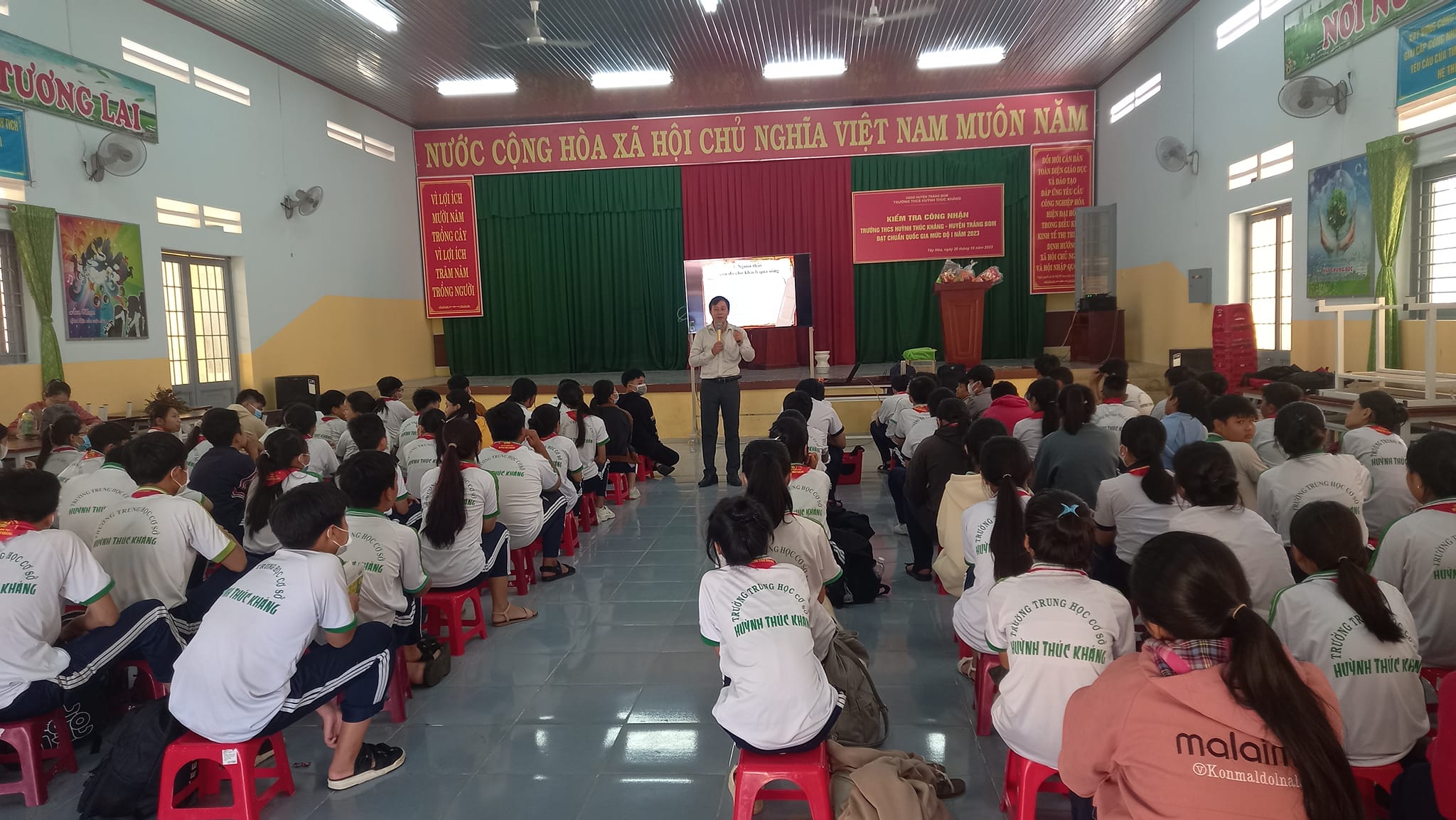 Chủ đề :TÔN SƯ TRỌNG ĐẠO tại trường THCS Huỳnh Thúc Kháng