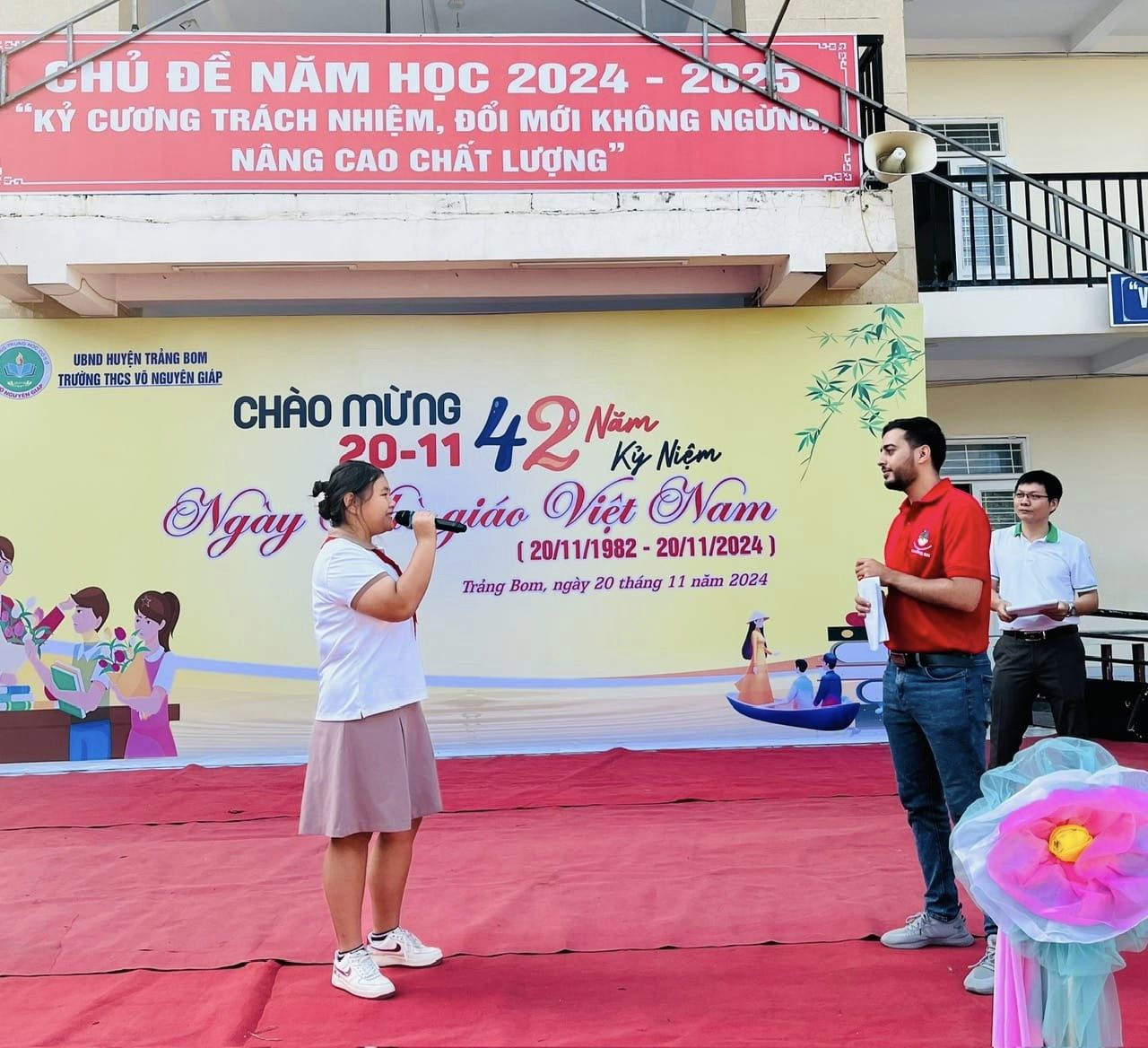 BUỔI SINH HOẠT "GIAO LƯU TIẾNG ANH" TẠI TRƯỜNG THCS VÕ NGUYÊN GIÁP